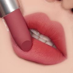 Starlight Makeup, Pretty Lipstick Colors, Colourpop Lip, Simple Skin Care, Korean Makeup Tips, Lipsense Lip Colors, Stay Curious, Korean Eye Makeup