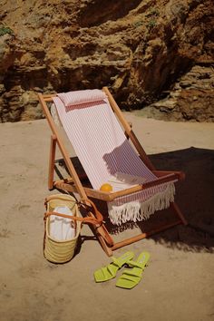 Business and pleasure vintage beach umbrella and vintage beach chairs Vintage Beach Umbrella, 60s Beach, Malibu Cafe, Kids Lounge Chair, Summer Chairs, Sardinia Beach, Business And Pleasure, Mexican Beaches, Beach Shoot