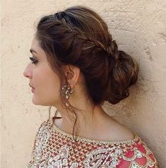 Bun Elegant, Bride Hairdo, Lehenga Hairstyles, Hairstyles For Indian Wedding, Side Braid With Bun, Event Hairstyles, Hair Style On Saree, Saree Hairstyles, Engagement Hairstyles