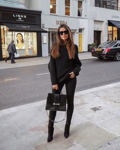 Black Jeans Outfit Work, Womens Black Booties, Booties Outfit, Black Women Fashion, Looks Chic, Mode Inspiration, Outfit Casual