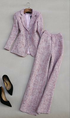 Office Wear Women Western, Women Blazer Suit Outfit, Pant And Blazer For Women, Blazer Suit Women Classy, Pant Coat Women, Fashionable Office Wear, Women Suits Business Office Outfits, Woman Suit Fashion Chic, Trendy Suits Women