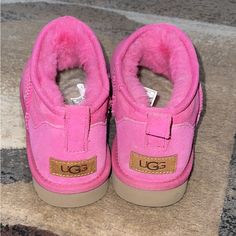 Lightly Used Ultra Mini Uggs Ugg Ultra Mini Pink Blossom, Pink Ultra Mini Uggs, Hot Pink Ugg, Mini Ugg Boots Pink, Uggs Pink Boots, Ultra Mini Uggs, Pink Uggs, Ugg Mini, Ugg Shoes