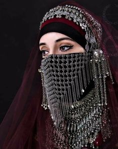 Yemeni Clothes, Nikah Dress, Estilo Hijab, Arabian Women, Afghan Fashion, Arabian Beauty Women, Arab Beauty, Islamic Girl, Beautiful Costumes