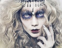 Evil Ice Queen, Zombie Contacts, Evil Christmas, Diy Fashion Show, Witches Night Out, Zombie Army, Scary Zombie, Pumpkin Queen