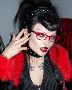 Mallgoth Makeup, Mall Goth Makeup, 2000s Punk Aesthetic, Mall Goth Outfits, Mall Goth Aesthetic, 90s Mall Goth, 2016 Makeup, 2000s Punk