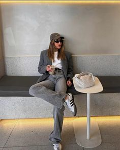 cc: rafaellabosi Rome Outfits, It Girl Aesthetic, Ny Outfits, Look Adidas, European Outfit