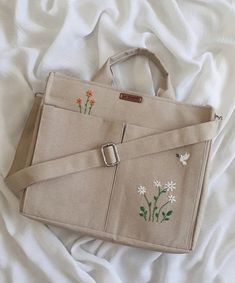 Tote Bag Design Embroidery, Embroidery Tote Bag Design, Shopping Bags Aesthetic, Creative Tote Bag, Stylish School Bags, Tote Bags For School, My Style Bags