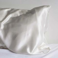 Color: White Size: Queen Fabric Content: 100% Mulberry Silk-22 Momme 6A Grade Wash/Care: Hand wash with lukewarm water, PH neutral detergent, air dry, and steam as needed. Honeylux envelope style pillowcases use the highest grade (deluxe quality) of 6A 22momme mulberry silk and are delicate yet long-lasting for your beauty sleep. This real silk pillowcase helps with anti-acne and anti-aging and comes with a beautifully crafted gift box. Silk Pillowcase Hair, Hair Due, Frizz Free Hair, Satin Pillowcase, Beauty Sleep, Silk Pillow, Silk Pillowcase, Frizz Free, Beauty Expert