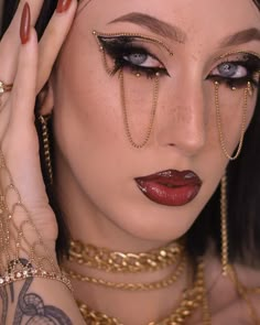 Aquarius Makeup, Kiara Aesthetic, Brazilian Makeup, Rising Aquarius, Crazy Makeup Looks, Unique Makeup Looks, Lipstick Ideas, Egyptian Makeup