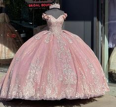 Pink And Gold Quinceanera Dress, Light Pink Quinceanera Dresses, Pink Sweet 16 Dress, Robes Quinceanera, Dresses Glitter, Xv Dresses, Quinceanera Dresses Gold, Quinceanera Pink, Quinceanera Themes Dresses