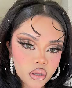 Bratz Make Up Look, Bratz Doll Halloween Makeup, Brats Inspired Makeup, Bratz Doll Makeup Halloween, Jade Bratz Makeup Look, Bratz Style Makeup, Bratz Makeup Aesthetic, Brats Doll Makeup Looks, Bratz Makeup Halloween