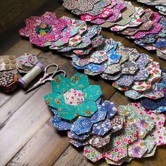 many different types of paper flowers on a table