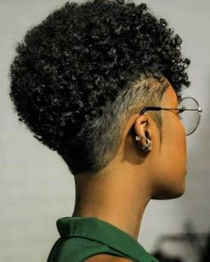 Tapered Natural Hair Cut, Afro Styles, Natural Hair Haircuts, Short Natural Haircuts, Short Hair Designs, Short Natural Curly Hair, Short Shaved Hairstyles, Shaved Side Hairstyles, Tapered Natural Hair