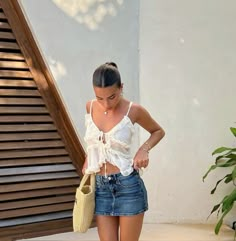 Holiday Shorts Outfit, Summer Outfits Brunettes, Girly Outfits Aesthetic Summer, Euro Summer Fits, Love Next Door Outfit, German Summer Outfits, Magaluf Outfits, Summer Vibes Playlist, Inspo Outfit Summer