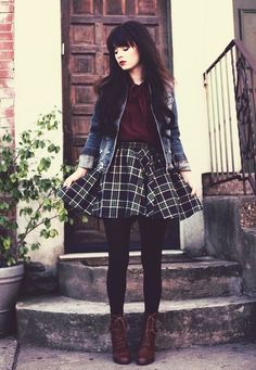 Vintage Hipster Outfits, Skater Skirt Outfit, Estilo Hipster, Look Grunge, Scene Girl, Peplum Tops, Hipster Outfits, Zooey Deschanel, Outfit Trends