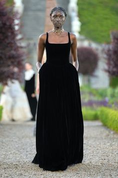 Dior Black Dress, Dior Wedding, Don Perignon, Christian Dior Runway, Dior Outfit, D&g Dress, Fashion 2025, Dior Dresses, 2025 Trends