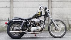 a black motorcycle parked in front of a building