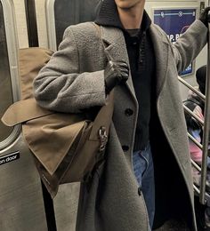 Succession Style Men, Succession Style, Navy Coat Outfit, Subway Fashion, Layered Winter Outfits, Winter Outfits 2024, Outfit Layering, Navy Coat, Winter Fit