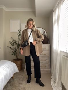 Cold Weather Work Outfit, Photographer Outfits, Winter Work Outfits, Laura Byrnes, Buisness Casual, Outfit Elegantes, Blazer Outfits For Women, Work Fits, Teaching Outfits