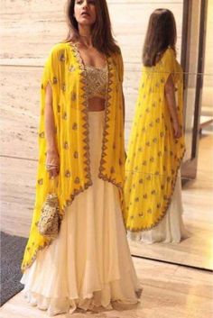 #BudgetBrides: How To Design A Trendy & Pretty Mehendi Outfit In A Budget Of 5K! | WedMeGood Mehendi Outfits, Saree Bollywood, Salwar Kamiz, Indian Gowns Dresses, Ghagra Choli, Mode Boho, Party Wear Lehenga