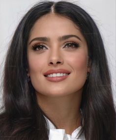 Viscount Bridgerton, Hispanic Makeup, Olive Skin Makeup, Salma Hayek Hair, Salma Hayek Style, Brunette Makeup, Olive Skin, Natural Wedding Makeup, Cute Makeup Looks