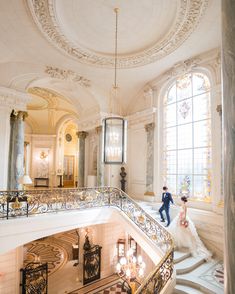 Bride groom grand staircase hotel Shangrila Paris Paris Wedding Venues, Vertical Panorama, Paris Wedding Venue, Wedding In Paris, Paris Elopement, Hotel In Paris, Palace Interior, Train Wedding, Shangri La Hotel