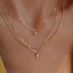 Dainty Gold Diamond Necklace, Subtle Gold Jewelry, Dainty Yellow Gold Jewelry, Diamond Necklace Outfit, Dainty Gold Necklaces, Cute Gold Jewelry, Everyday Gold Necklace, Dainty Rose Necklace, Gold Dainty Jewelry