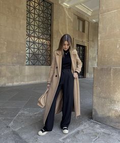 January Outfits For Women, Sky Outfit, Eurotrip Outfits, Outfit Trench, Mantel Outfit, Ny Outfits, Japan Outfit, Winter Fashion Outfits Casual, Europe Outfits