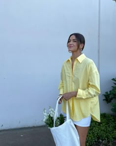 Yellow Shirt Outfit, Neat Casual Outfits, Pastel Outfit, Yellow Shirt, Yellow Outfit, Casual Day Outfits, Yellow Shirts, Basic Outfits, Casual Style Outfits