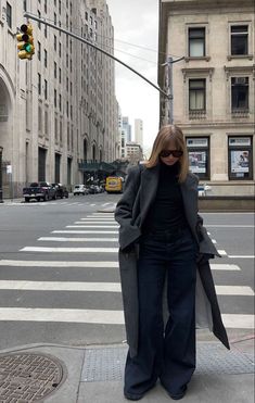 Fall Outfit Inspiration 2023, Formal Outfit Aesthetic, Long Coat Outfit Casual, Coat Outfit Aesthetic, Coat Aesthetic, 40s Mode, Long Coat Outfit, Outfit Chic