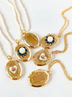 ♥️ Unused (New Old Stock) vintage gold plated lockets from the 80s, decorated with only true vintage components, so limited.  Available on gold plated chain and lovely Italian baroque pearls from the 80s.  These lockets are engraved in and out, on both sides, so you'll be able of wearing it plain or decorated! These oval lockets have such a vintage look, they will be a lovely complement to add a romantic, cottagecore touch to any outfit. A beautiful gift for any vintage lover, for moms, sisters, Cottagecore Locket Necklace, Vintage Pearl Charm Necklace As A Gift, Vintage Jewelry With Pearl Charm Round Pendant, Vintage Pearl Charm Necklaces For Gifts, Vintage Handmade Gold Locket Necklace, Vintage Personalized Charm Necklaces For Wedding, Personalized Vintage Charm Necklaces For Wedding, Gold Locket Necklace With Vintage Charm For Wedding, Personalized Vintage Charm Necklace For Wedding