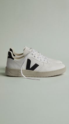 V-10 CWL WHITE BLACK #veja #V-10 Clothes