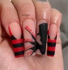 Halloween Nails Killers, Prison Nails Design, Fredy Krueger Nails Art, Scary Movie Nails Short, Horror Movie Inspired Nails, Fredy Krueger Nails, Freddy Krueger Nail Designs, Tiffany Nails Chucky, Art The Clown Terrifier Nails