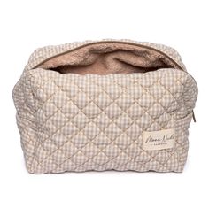 Our Nude Large Bag is a stylish and spacious carry-all designed to hold all your essentials with a classic look.The quilted exterior boasts a beautiful beige gingham pattern, complemented by the matching beige interior crafted from thick and soft terry material.Perfect for organizing your makeup and beauty essentials o Xmas Wishlist Ideas, Beige Gingham, Large Makeup Bag, Beige Interior, Nude Makeup, Travel Organizer, Travel Organization, Makeup Bags Travel, Makeup Bags