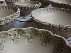 many white bowls are stacked on top of each other