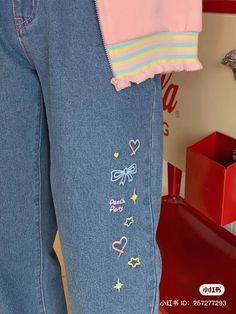 Hand Embroidered Clothes Ideas, Jeans Embroidery Aesthetic, Jean Embroidery Ideas, Outfits With Jeans, Jeans Aesthetic, Clothes Embroidery, Clothes Embroidery Diy, Cute Outfits With Jeans, Diy Embroidery Designs