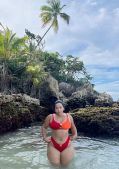 Island girl, ideas de poses en la playa Curvy Modeling Poses, Ideas De Poses, 26 December, Plus Size Beach, Crazy Women, Beach Pictures Poses, Selfie Ideas Instagram