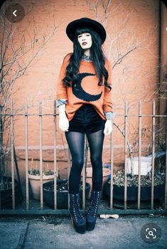 Halloween Themed Clothes, Aesthetic Grunge Couple, Salem Outfits Fall, Grunge Couple Aesthetic, Halloween Themed Outfits, Grunge Winter Outfits, Jag Lever, Aesthetic Clothes Grunge, Halloween Inspired Outfits