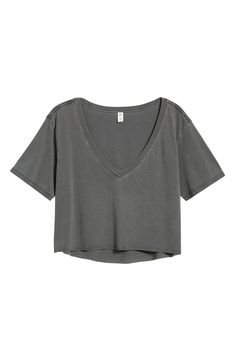 Enjoy the relaxed fit of this casual-cool T-shirt cut from garment-washed cotton with a low V-neck. 18 1/2" length (size Medium) Deep V-neck Elbow-length sleeves 100% cotton Machine wash, tumble dry Imported Not available for sale and shipment to Germany Graphic Tops For Women, Cropped Flowy Top, Things To Buy Clothes, Clothes For Christmas List, Clothes To Ask For Christmas, Cute Shirts For School, Amazon Essentials Clothing, Warm Weather School Outfits, Cute Outfits For School In Spring