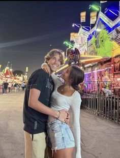 Fair Outfits Ideas, Poses To Do With Your Boyfriend, Cruise Boyfriend, Couple Fair Pictures, Cute Pics To Take With Your Boyfriend, Fair Couple Pictures, Cute Bf And Gf Pics, Athletic Couples, Cute Couple Photos