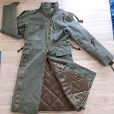 Super Unique Unisex Cargo Trench Coat. Perfect For A Dystopian / Dieselpunk / Gorpcore Wardrobe! Canvas Material With A Silky, Removable Quilted Lining. Zippers, Belts, And Pockets Everywhere. Definitely A Statement Piece! Sizing For The Jacket Is Listed As A T2, But I Would Estimate It To Fit A Women's L/Xl Or A Mens S/M Depending On How Fitted You'd Like It. There Are Straps At The Waist To Cinch It In, Too. Please Refer To Measurements For Proper Fitting. Shoulder: 16.5 In Bust: 19 In Waist: Chore Coat Womens, Carhartt Jacket Women's, Dieselpunk Fashion, Cargo Coat, Corduroy Coat, Beaded Jacket, Lululemon Jacket, Medieval Clothing, Cargo Jacket