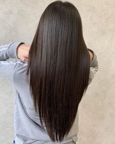 Gorgeous trendy hairstyle ideas | Pool hairstyles Long Hair V Cut, U Cut Hairstyle, V Cut Hair, V Shaped Haircut, V Hair, Straight Hair Cuts, Haircuts Straight Hair