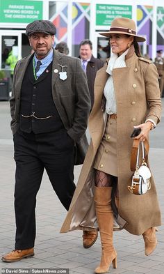 Fashion 60s, Race Outfit, Race Day Outfits, Race Course, Chic Winter Outfits, Races Fashion, Stylish Couple, Country Fashion