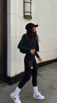 College Sweatpants Outfit, 25 Degree Weather Outfit, Simple Comfy Outfits For School, 29 Year Old Woman Fashion, Sportwear Outfit Woman, Outfits Leggins, Womens Fitness Inspiration, Look Legging