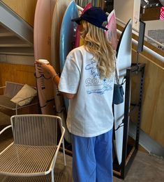 Surf Style Outfits, Girl Surfing Aesthetic, Surf Girl Outfits, Surf Aesthetic Outfit, Summer Outfits Alt, Outfits Alt, Surfer Outfit, Surfer Girl Outfits, Alt Summer