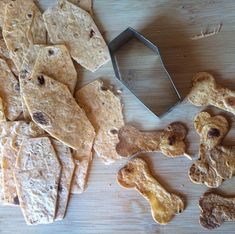 DIY Halloween Tortilla Chips Halloween Tortilla, Tortilla Ideas, Goth Food, Beatle Juice, Halloween Cut Outs, Seven Layer Dip, Thanksgiving Foods, Grave Yard, Layer Dip