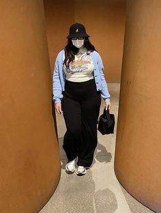 Outfit Ideas For Midsize Women Fall, Y2k Outfits Street Styles Plus Size, Y2k Baggy Outfits Plus Size, Aesthetic Fashion Plus Size, Plus Size Tomboy Outfits, Cute Simple Date Outfits, Ootd Ideas For Chubby, Acubi Fashion Mid Size, Nude Top Outfit