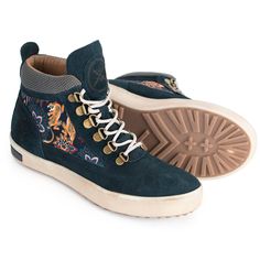 The Yuuki Camping Boot is the latest essential to add to your global footwear collection. Whether going for long after-dinner strolls or chasing your dreams, this shoe captures the essence of confidence. This shoe’s name is inspired by the Mandarin word 勇气 (pronounced yong-key) for courage and bravery. Invoking the Year of the Tiger every time you wear them, this design brings a revived sense of desire, strength, and ambition. Deep & moody green suede Leather inner lining Cushion fit technology