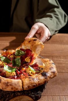 Meat, steak, food, restaurant, wine, стейк, вино, мясо, еда Flatbread Pizza Photography, Pizza Food Styling, Flatbread Photography, Pizza Photoshoot, Rustic Pizza, Mediterranean Pizza, Meat Restaurant