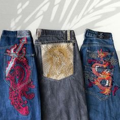 Cool Denim Pants, 5 To 9 Before 9 To 5, Cool Pants Design, Cool Jeans Outfit, Art On Jeans, New Jeans Fashion, Jeans With Designs, Vintage Jeans Outfit